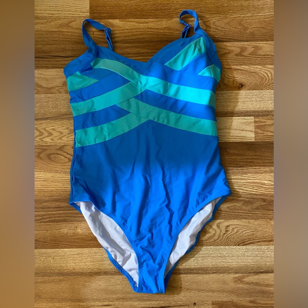 Women One-Piece Swimsuit with Aqua Accents Size Large NWT